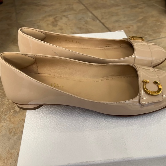 Dior Nude Patent Leather Flats with Gold Accent - Picture 3 of 6